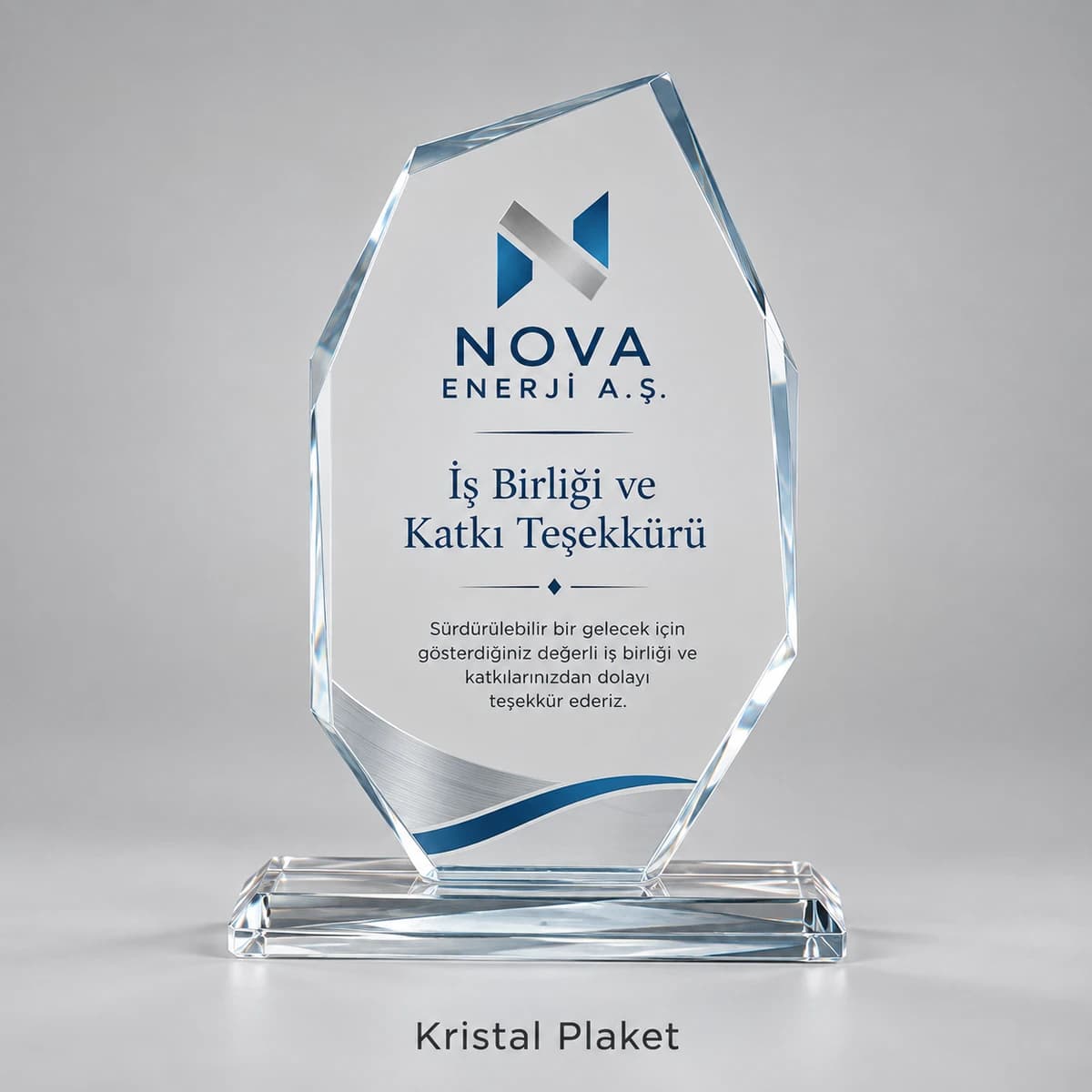 İş birliği teşekkürü için kristal plaket örneği